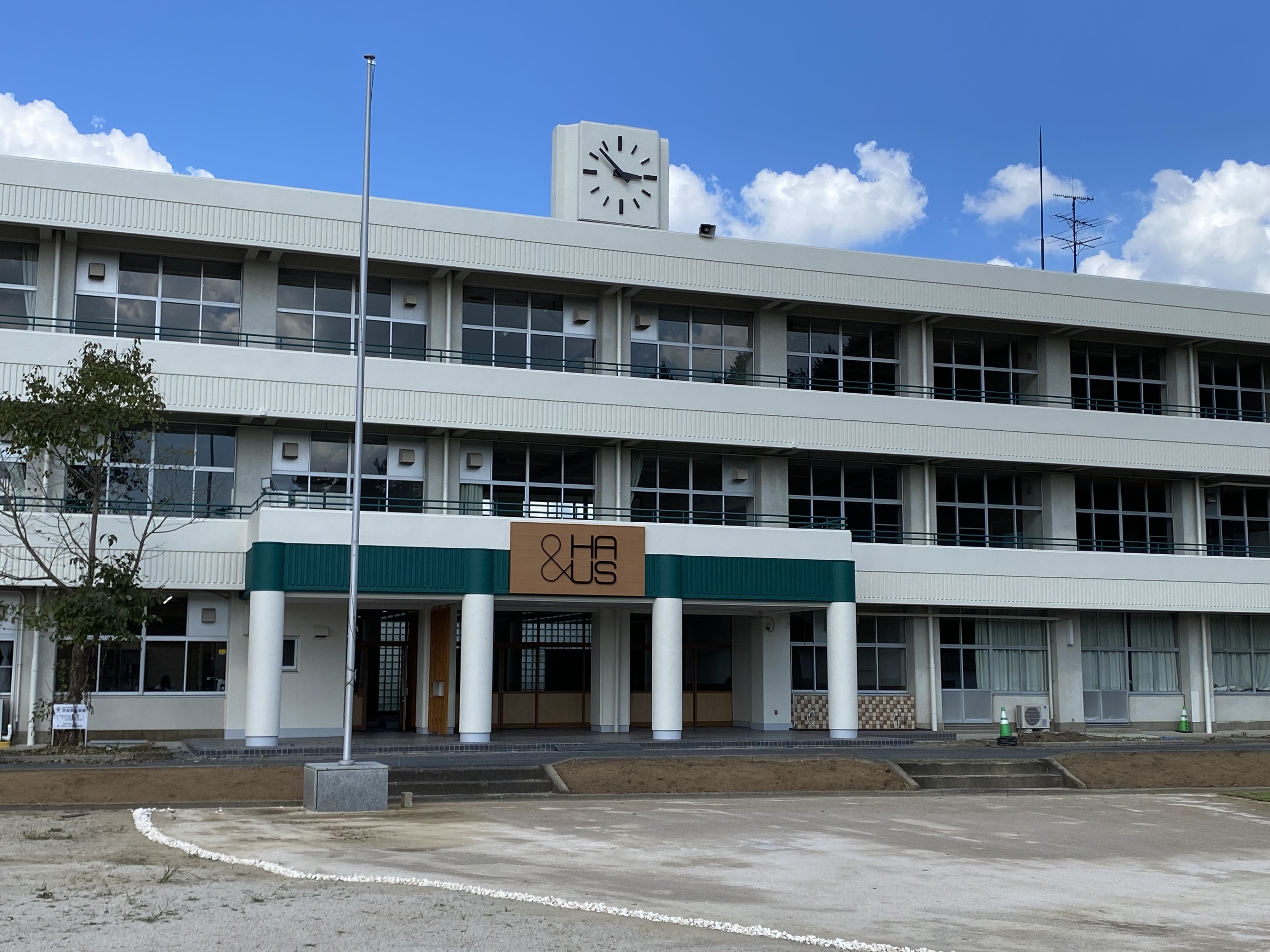  Capable of taking care of pets for life or temporarily in case something happens to the owner! Opening New &HAUS Facility for Owners and their Cherished Dogs!